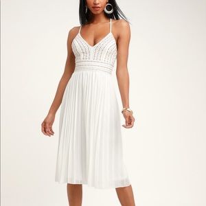 NWT Lulu’s White Embroidered Midi Dress